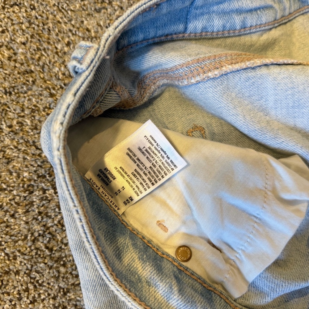 American Eagle Outfitters Light Wash Jeans - Picture 2 of 3